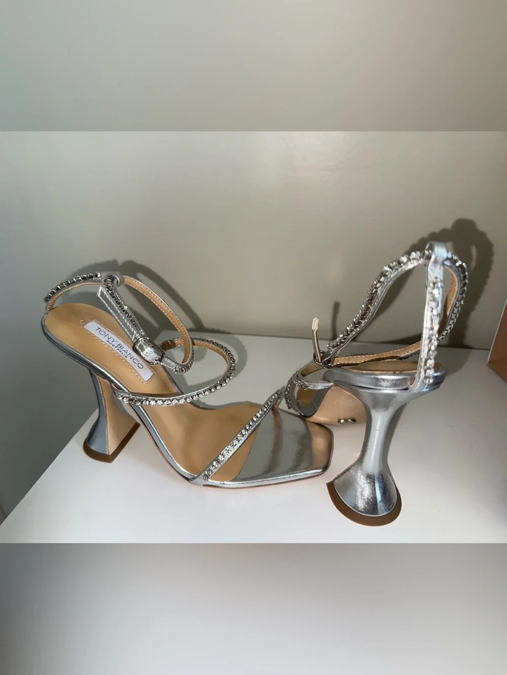 Tony Bianco never worn